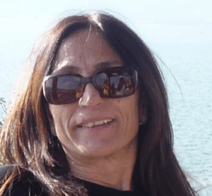 דליה עטור כעורה ומקומטת 2011