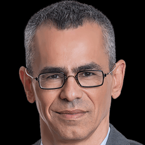 יוסי אשכנזי סידר אזרחות לזונה המולדבית ורוניקה בולגרי