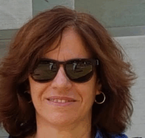 נאוה פינצ'וק אלכסנדר מרמה את המזכירות ולא משלמת אגרה