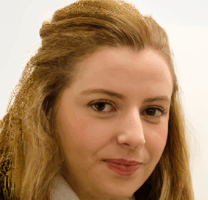 סוזנה שור פרצוף תחת של תופרת במתפרת הפרקליטות