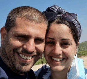 סיוון לופז עם בועל הסוכנות המפלילות כלב לופז