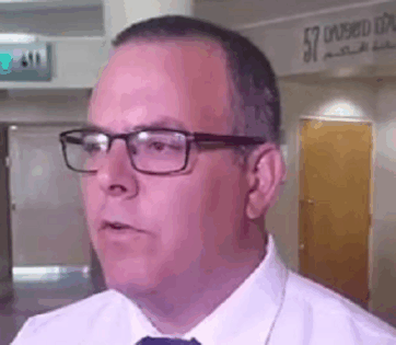 אורי דייגי סנגור שמוכר את הלקוחות שלו