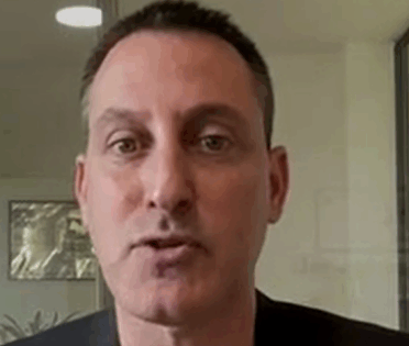 ברק רביד מכפיש את ישראל בכל במה עולמית