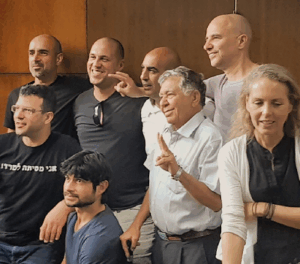 גבי לסקי עם כנופיית הבאים לבנקאיות ויגאל רמבם