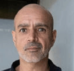 יגאל רמבם הקוף הזה עדיין לא אושפז בקוורנטינה לחולי כלבת