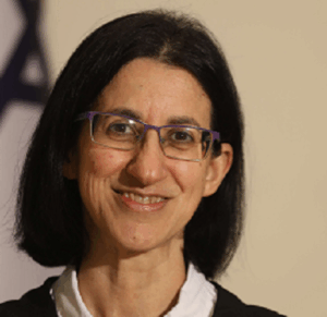 מרב בן ארי פסיכופטית מטורללת 2 מיליון של פיצוי על החדרת אצבעות בכוס