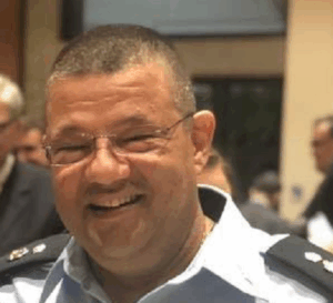 רובי קיים שוטר מטורלל חילק תעודות ראשית ראיה לסחר בזונות