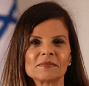 אפרת בוסני אווירת שוק אפריקאי בבית המשפט