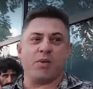 דים אמור סוכן הכפשות ואיומים לכל המרבה במחיר