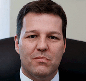 טל בננסון מומחיות בייצוג חזירי הון