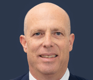 מוטי גרטל פרצוף תחת הפסד בנוק אאוט אצל השופט עודד מאור
