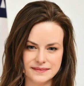 מורן יהב כלבת פמיניזם עם כוס פעור לרווחה