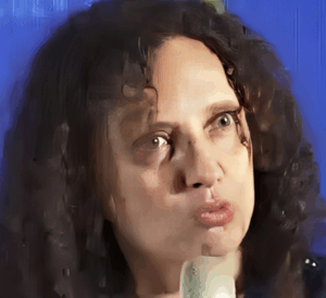 תמר אברהמי זנזונת פמיניסטית עם כוס פעור