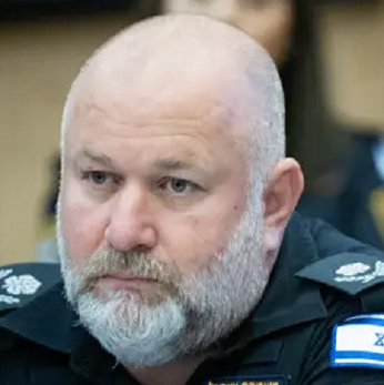 בועז בלט פרצוף של מפקד גסטפו בבאבי יאר