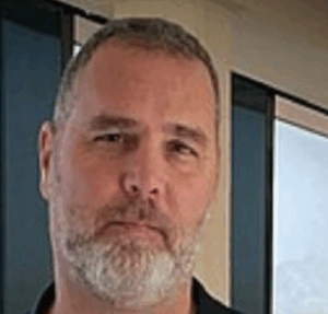 גולן בר יוסף אונס כפופות באמצע שעות העבודה במעריב