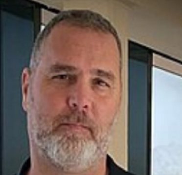 גולן בר יוסף אונס כפופות באמצע שעות העבודה במעריב