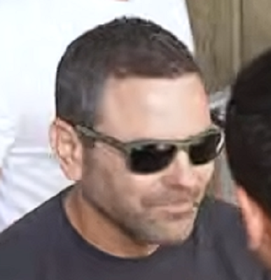 גיל ירושלמי סוגד לכוס של אשתו הפצרית יפעת תומר ירושלמי