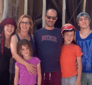 גל טורס וארבעת שרציה עורכת דין מהפמינאציה