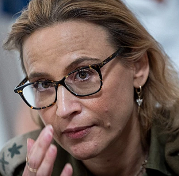 הפצרית של התחת של הנוחבות יפעת תומר ירושלמי