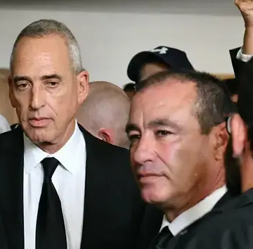 ז'ק חן ודורי קלגסבלד מייצגים את הפצרים בהאכת מעצר