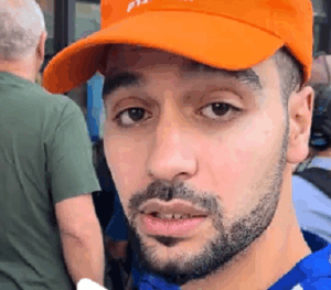 מרדכי דוד אלביס פרסלי של ההפגנות למען הדמוקרטיה