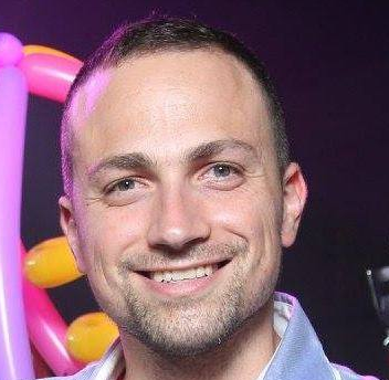 עמית גנסין טרול משפטי ותובע סדרתי