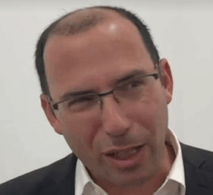 שמחה רוטמן פיתח חשק מיני לחכית מירב בן ארי