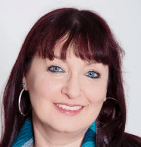 הילה דרורי מטפלת בקוקסינלים למניעת מסוכנות מינית