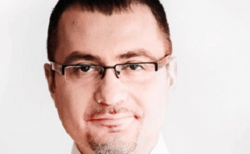 ולדי בורודובסקי שימש כותב סתרים לאיתי אופיר