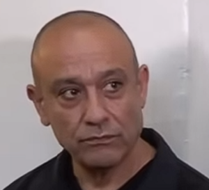 אבישי מועלם משלם אגרה לבית משפט ולא מקבל תמורה