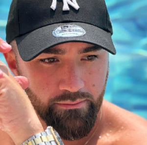 אהב כהן בוטיקאי בשירות מכונת הרעל של דים אמור