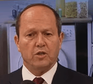 ניר ברקת השכלה בכלכלה אין לו