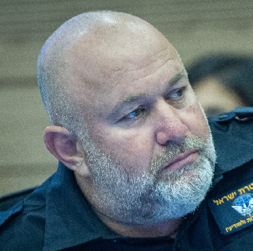 בועז בלט תופר תיקים צריך לתלות אותו בכיכר העיר