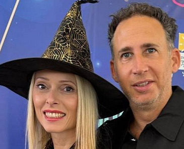 רני פלד עם בהמת המגדר רחלי וייזר