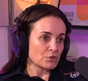 שלומית לנדס כלבה תופרת ומרגלת