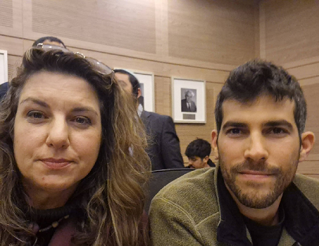 איריס שפירא מרגלית עם עמרי רונן שקורא לסרבנות