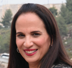 עינת גריכטר כלבה עושקת זקנים