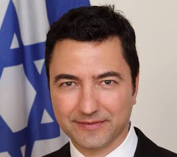 אבי שליו נטחן בתחת עם טל חבקין
