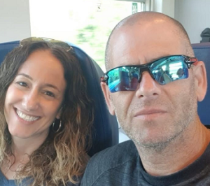 ענת שטיינשמיד עם הגבר שמריח לה הפרשות